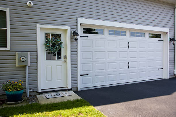 24/7 Emergency Garage Door Panel Replacement experts in Peabody, MA